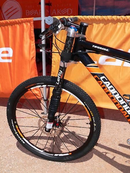 Naturally, Cannondale equips its top-end Taurine with the ultralight carbon fiber Lefty Speed Carbon SL fork. At a claimed weight of just 1.24kg (2.72lb), this is supposedly the lightest 110mm travel fork in the industry.