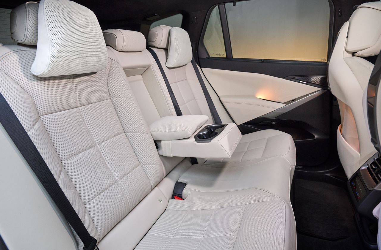 Interior accommodation in the new BMW X5
