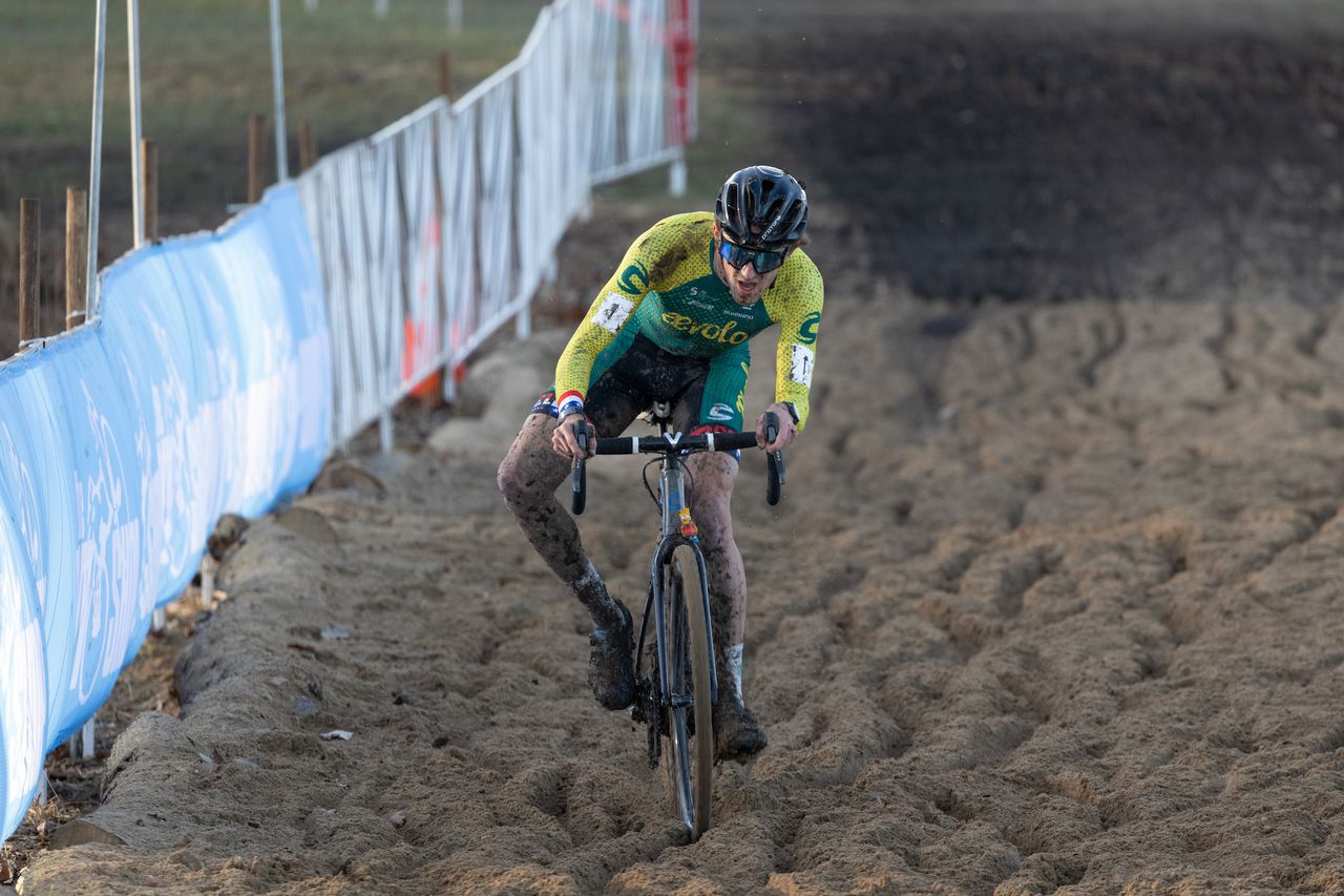 Defending men's elite champion Gage Hecht (Aevolo) negotiates the sand pit as he chases race leader