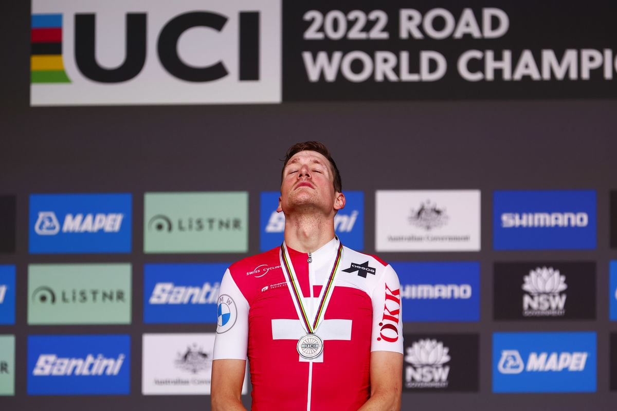 Stefan Küng on the podium with the silver medal after the elite men&#039;s time trial at the 2022 UCI Road World Championships