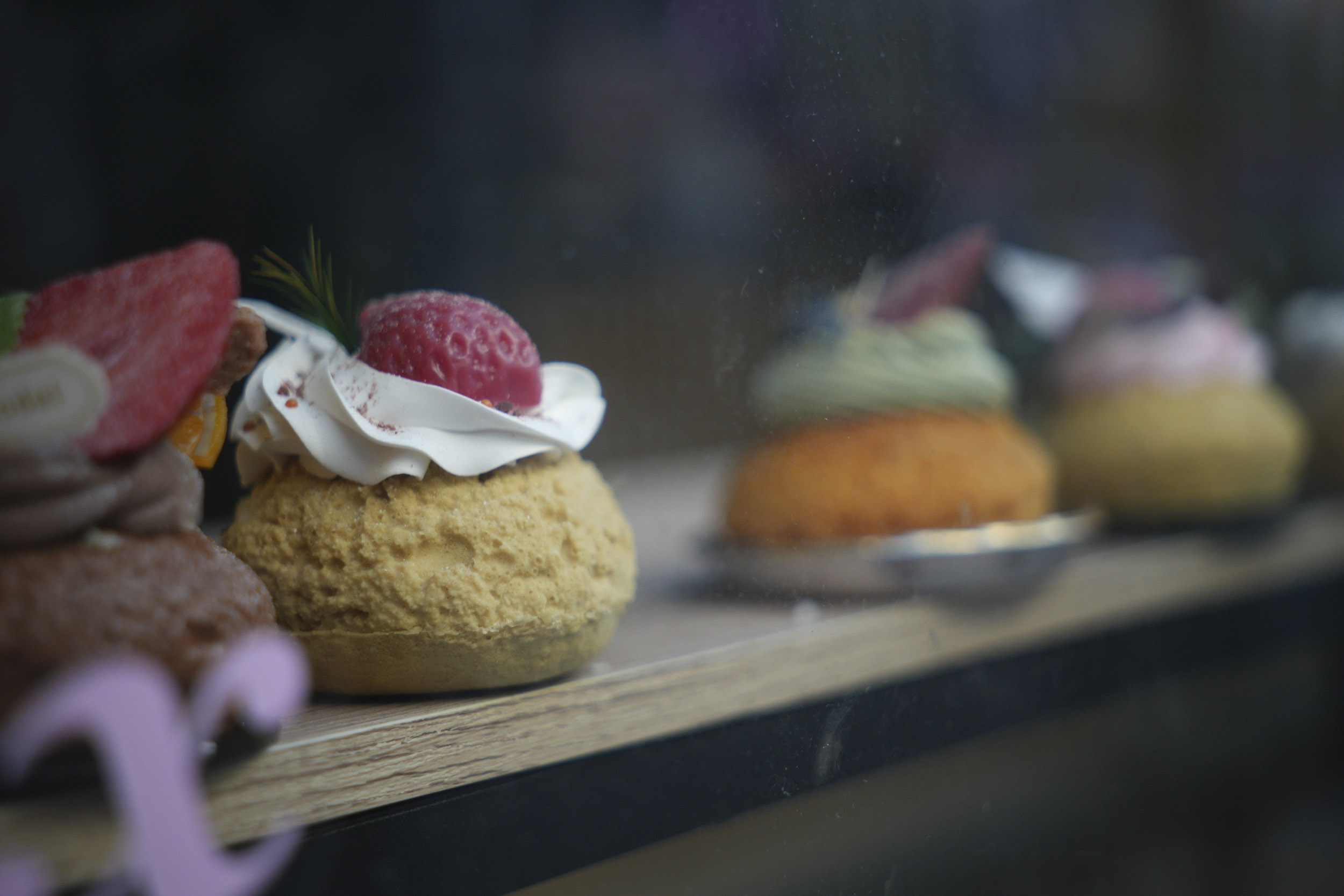 A test shot taken with the Sigma 17-40mm f1.8 DC Art lens to show blurry backgrounds when shooting at its wide f/1.8 aperture