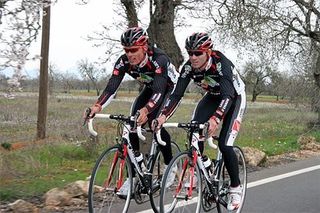 Alejandro Valverde (r) and Caisse d'Epargne team-mate Luis Leon Sanchez