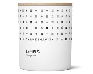 Skandinavisk Lempi Candle in white glass jar with wooden lid