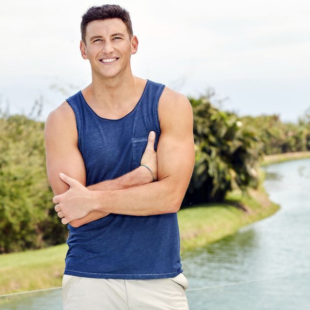 Shoulder, Clothing, Blue, Sleeveless shirt, Arm, Muscle, Neck, Standing, Water, Joint,