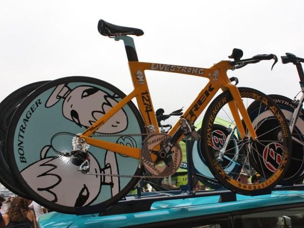 Lance Armstrong's (Astana) custom Trek Speed Concept is indeed eye-catching.