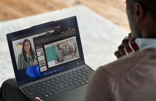 Lenovo ThinkPad Z16 offene Ansicht; Blick auf Tastatur und Bildschirm