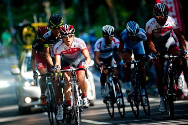 Eight Japanese riders make the front group.