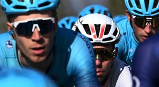 Mark Cavendish wears Oakleys either side of Scicon-equipped teammates