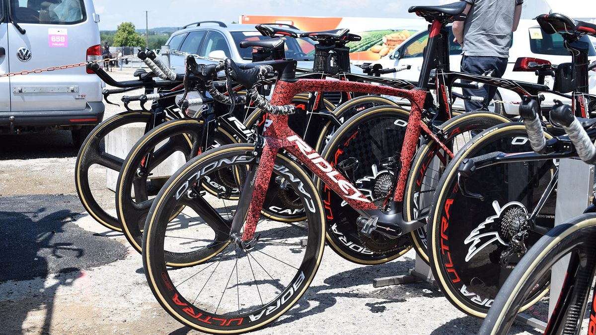 The frameset has several new design features