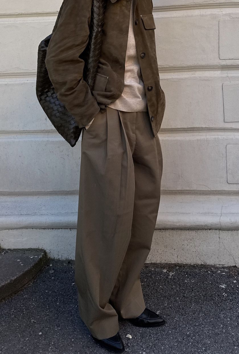 @annabelrosendahl wears a khaki suede jacket