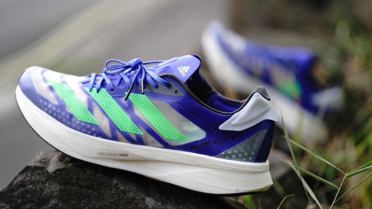 Nike_Air_Zoom_Tempo_NEXT_Percent_vs_Adidas_Adizero_Adios_Pro_2