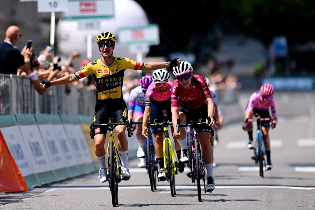 BERGAMO ITALY JULY 06 Marianne Vos of Netherlands and Jumbo Visma Team celebrates winning ahead of Lotte Kopecky of Belgium and Team SD Worx Pink UCI Womens WorldTour Leader Jersey and Silvia Persico of Italy and Valcar Travel Service Team during the 33rd Giro dItalia Donne 2022 Stage 6 a 1147km stage from Sarnico to Bergamo GiroDonne UCIWWT on July 06 2022 in Bergamo Italy Photo by Dario BelingheriGetty Images