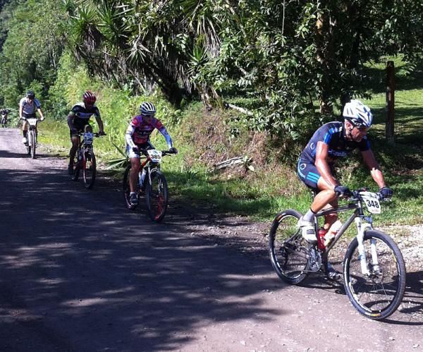 Women's leader Adriana Rojas (Specialized)