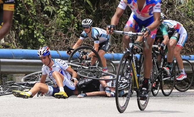 Pieter Serryi (Omega Pharma - QuickStep) and Alireza Asgharzedeh (TArbiz Petrolchemical Team) hit the deck