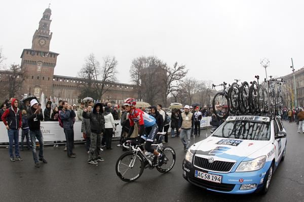 Andy Schleck (Saxo Bank) rides to the start.