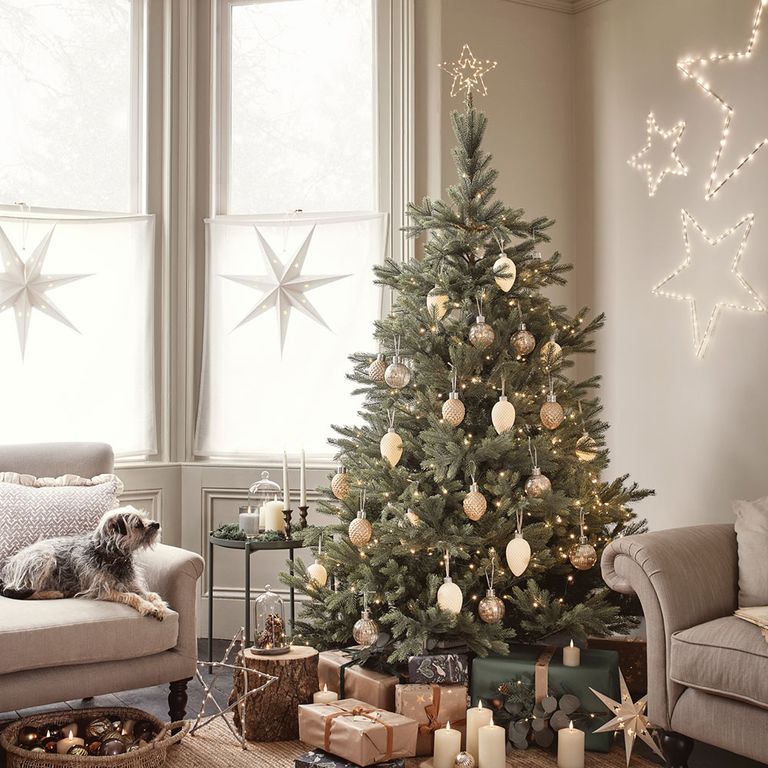 28 Christmas living room decor ideas to inspire your home | Ideal Home