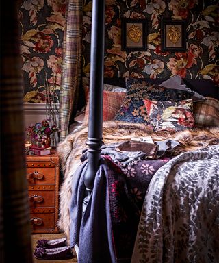 Christmas bedroom decor ideas with four poster bed and dark floral bedding