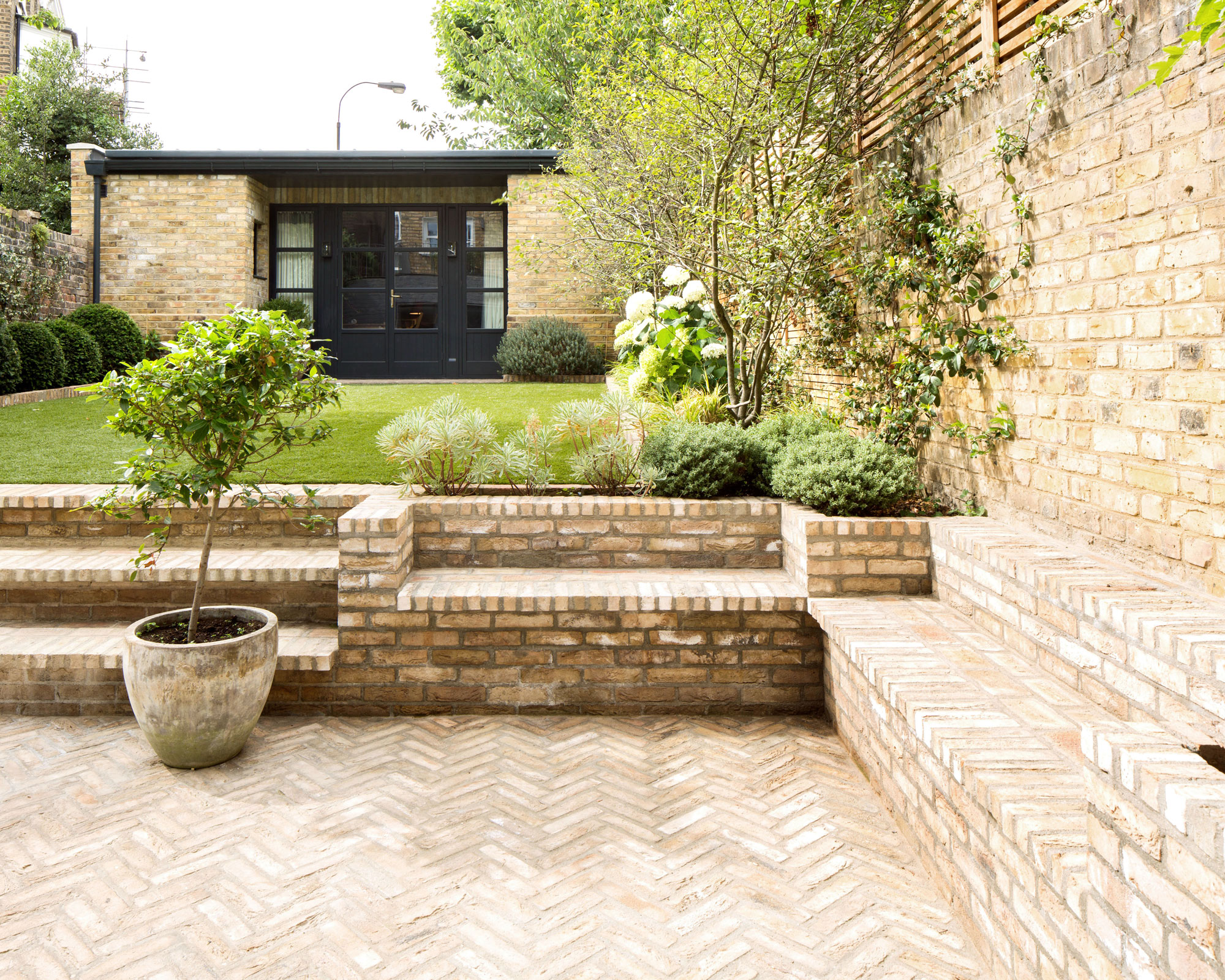Garden building with steps
