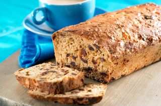 Woman’s Weekly date and apple loaf