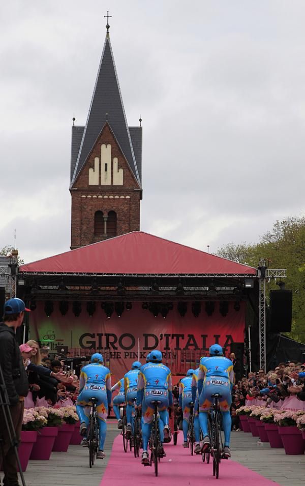 Astana heads to the 2012 Giro d'Italia team presentation