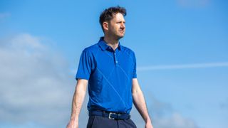 A golfer wears the FootJoy Raker Print Lisle Polo Shirt