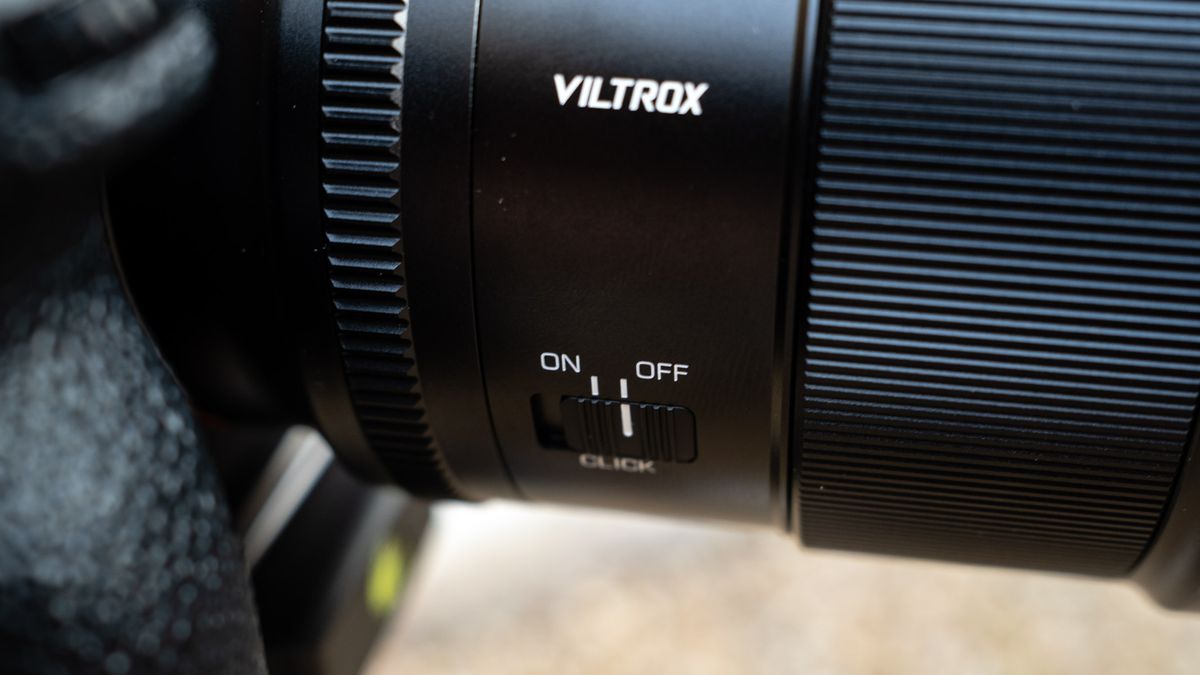Viltrox AF 16mm f/1.8 FE aperture click switch