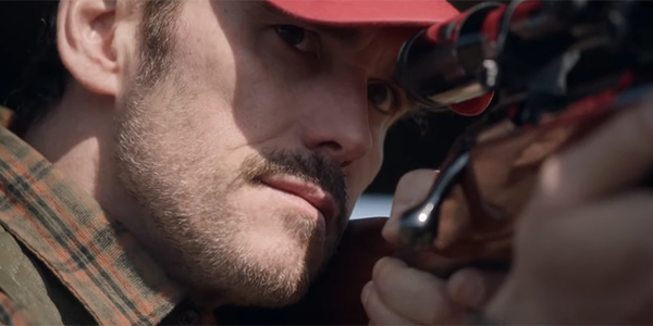 Matt Dillon aiming a rifle in The House that Jack Built