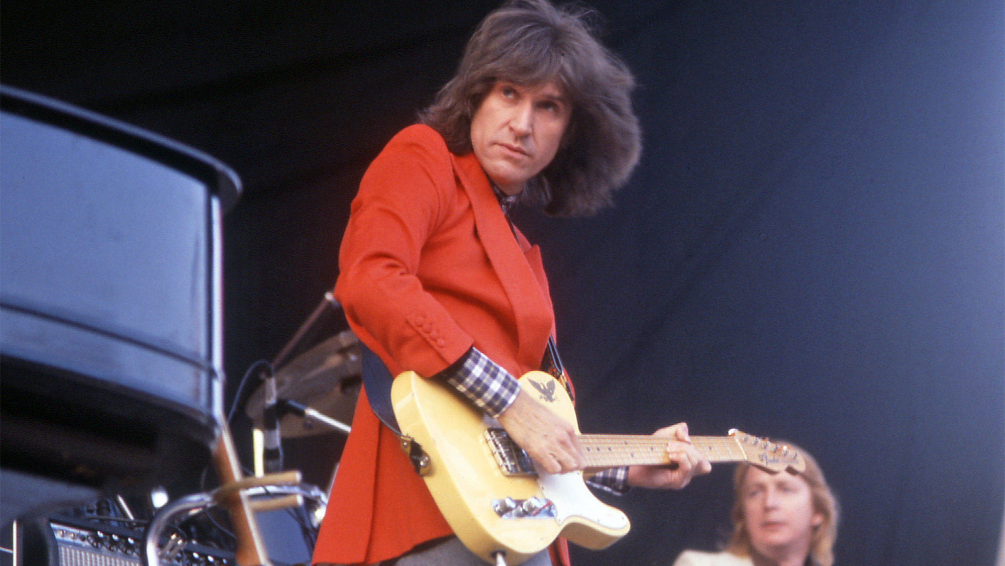 1977: British rock group The Kinks (Ray Davies, Dave Davies, Pete Quaife), performing live on stage 