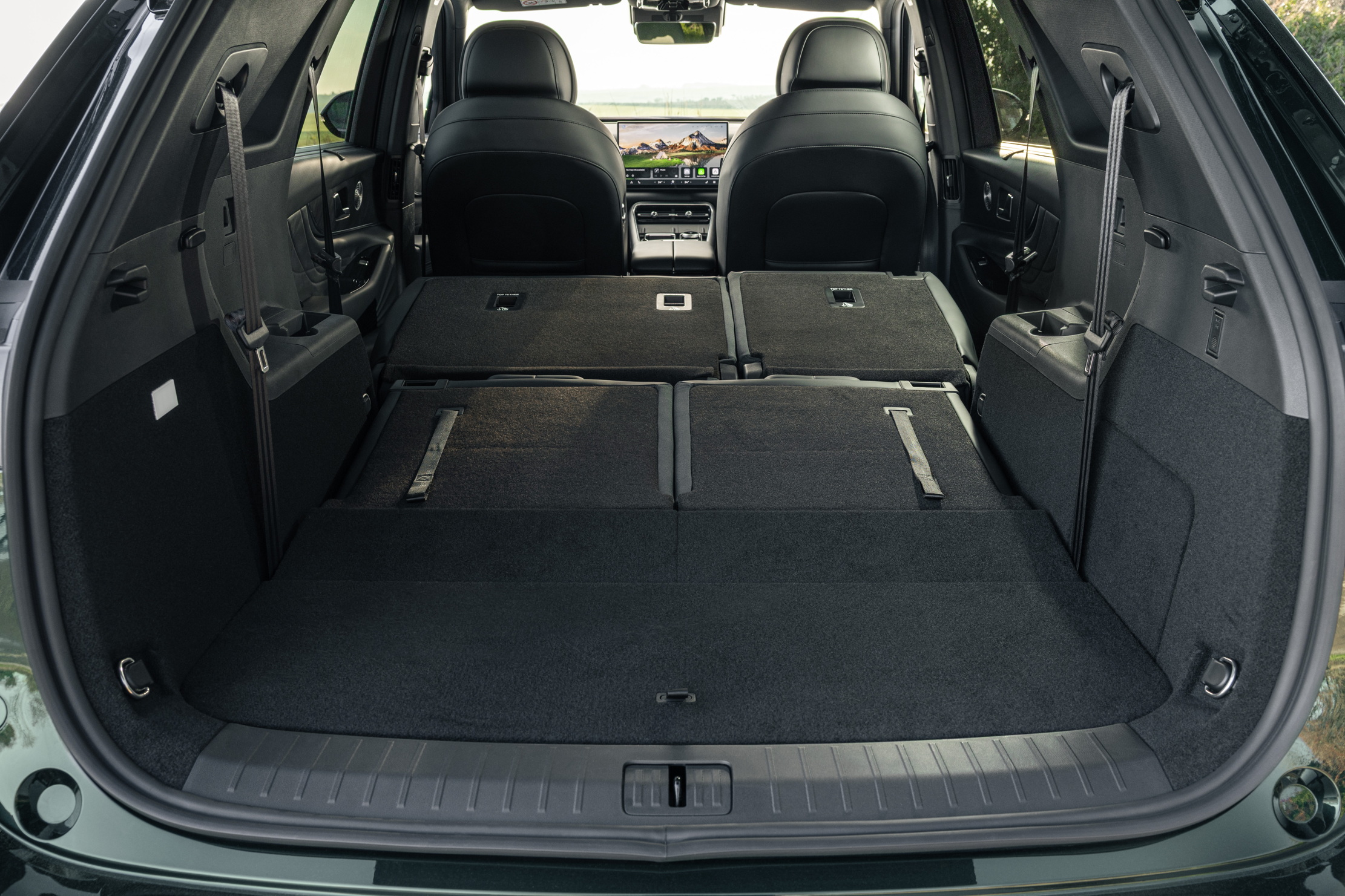 Exterior and interior of chery Tiggo 9