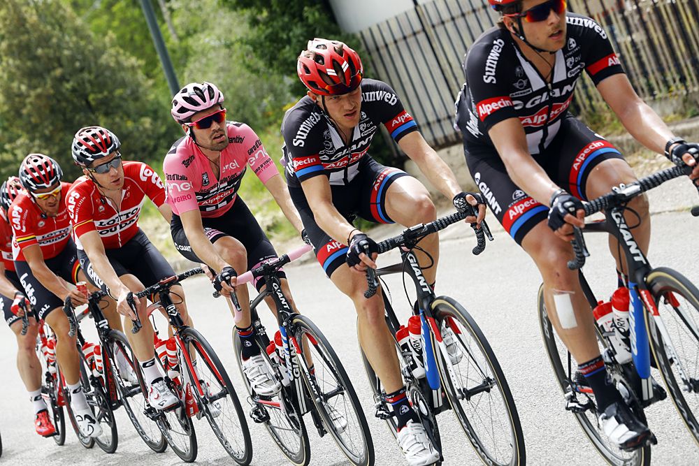 Giant-Alpecin lead the group