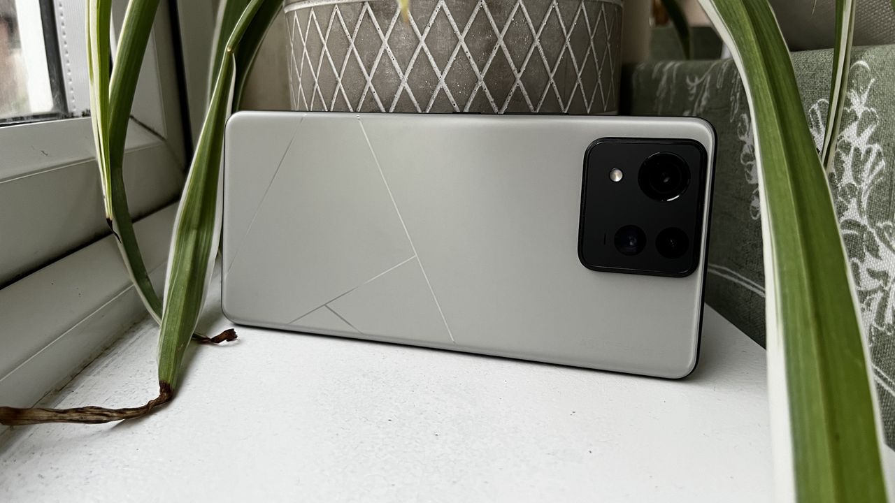 The Asus Zenfone 11 Ultra on a white and green background