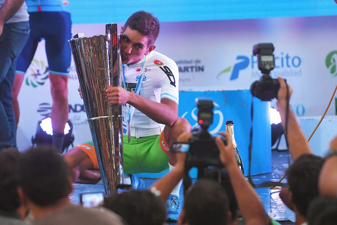 Gonzalo Najar kisses the trophy