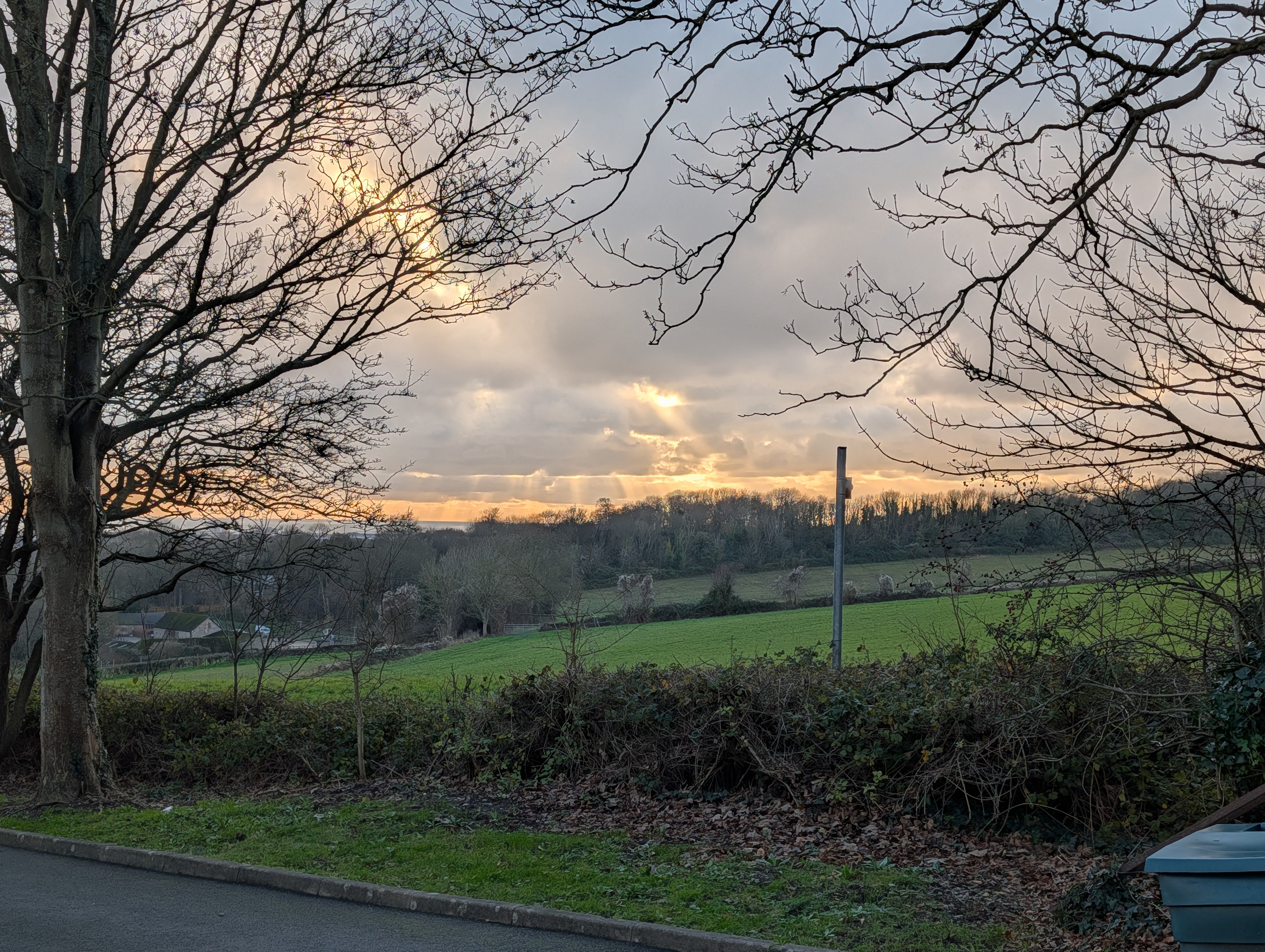 Google Pixel 10 Pro camera sample god rays