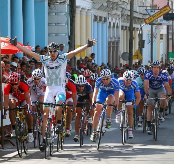 Kevin Lacombe (Spidertech p/b Planet Energy) wins stage 9a, his second victory in the Vuelta a Cuba.