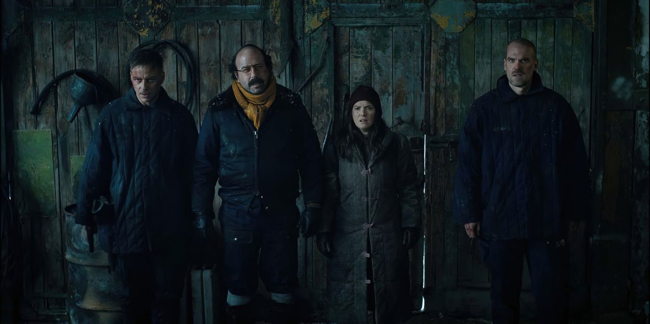Tom Wlaschiha (Dmitri Antonov), Brett Gelman (as Murray), Winona Ryder (as Joyce) and David Harbour as Hopper in a press image for Stranger Things 4