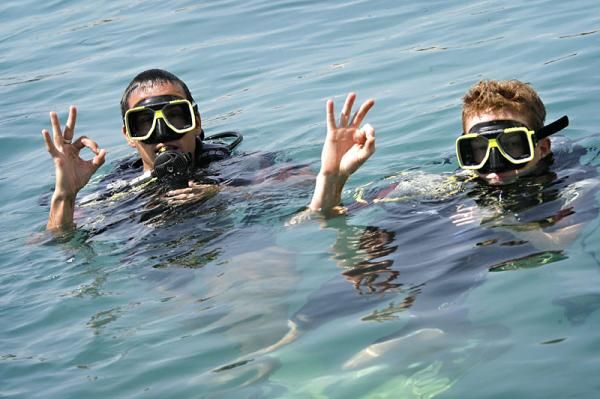 Johnny Hoogerland and Rob Ruijgh get ready to dive