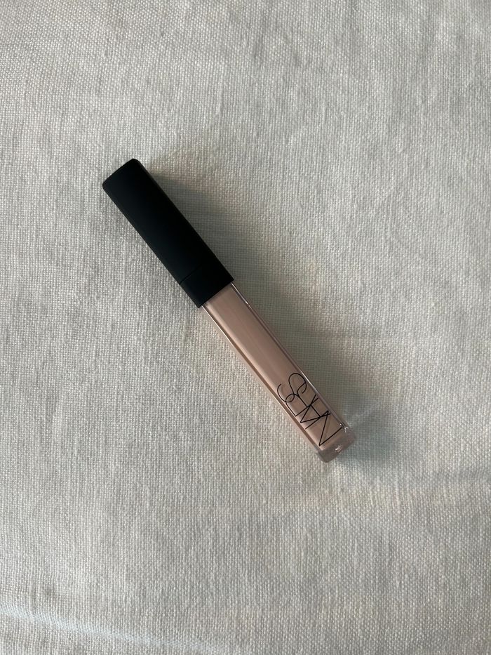 Nars Radiant Creamy Concealer on a white linen background