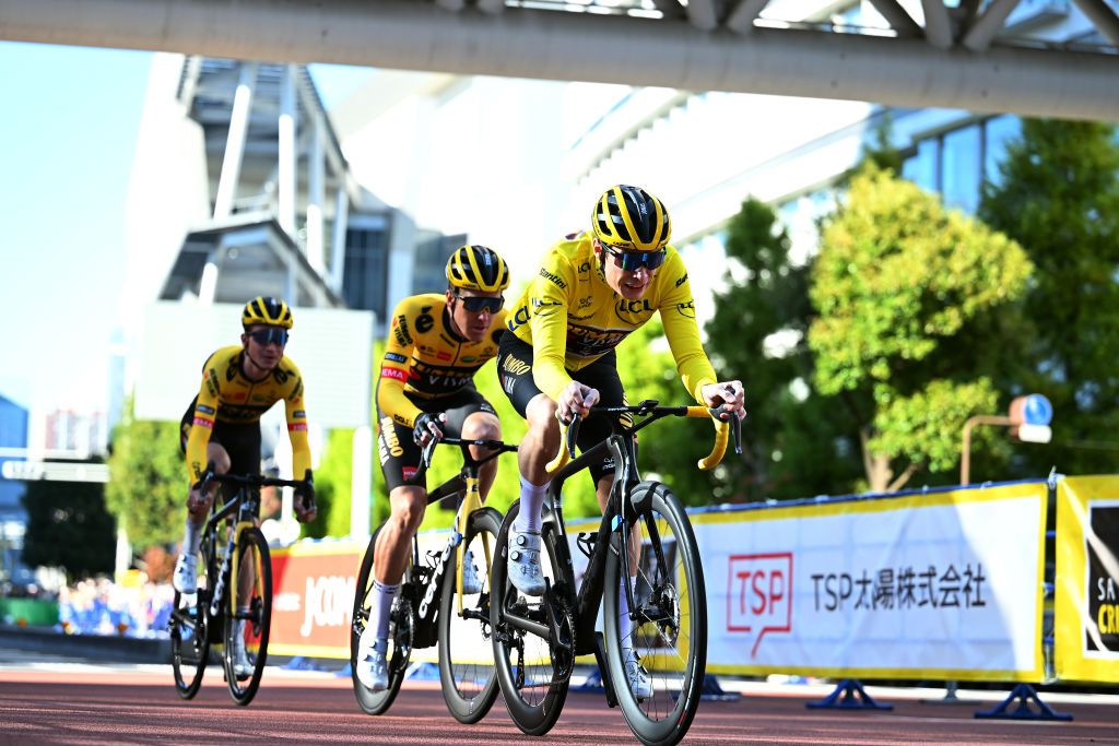 SAITAMA JAPAN NOVEMBER 06 Jonas Vingegaard of Denmark Yellow Leader Jersey Sepp Kuss of The United States Steven Kruijswijk of The Netherlands sprint during the 8th Tour de France Saitama Criterium 2022 Team Time Trial a 35km team time trial race from Saitama to Saitama SaitamaCriterium on November 06 2022 in Saitama Japan Photo by Kenta HaradaGetty Images