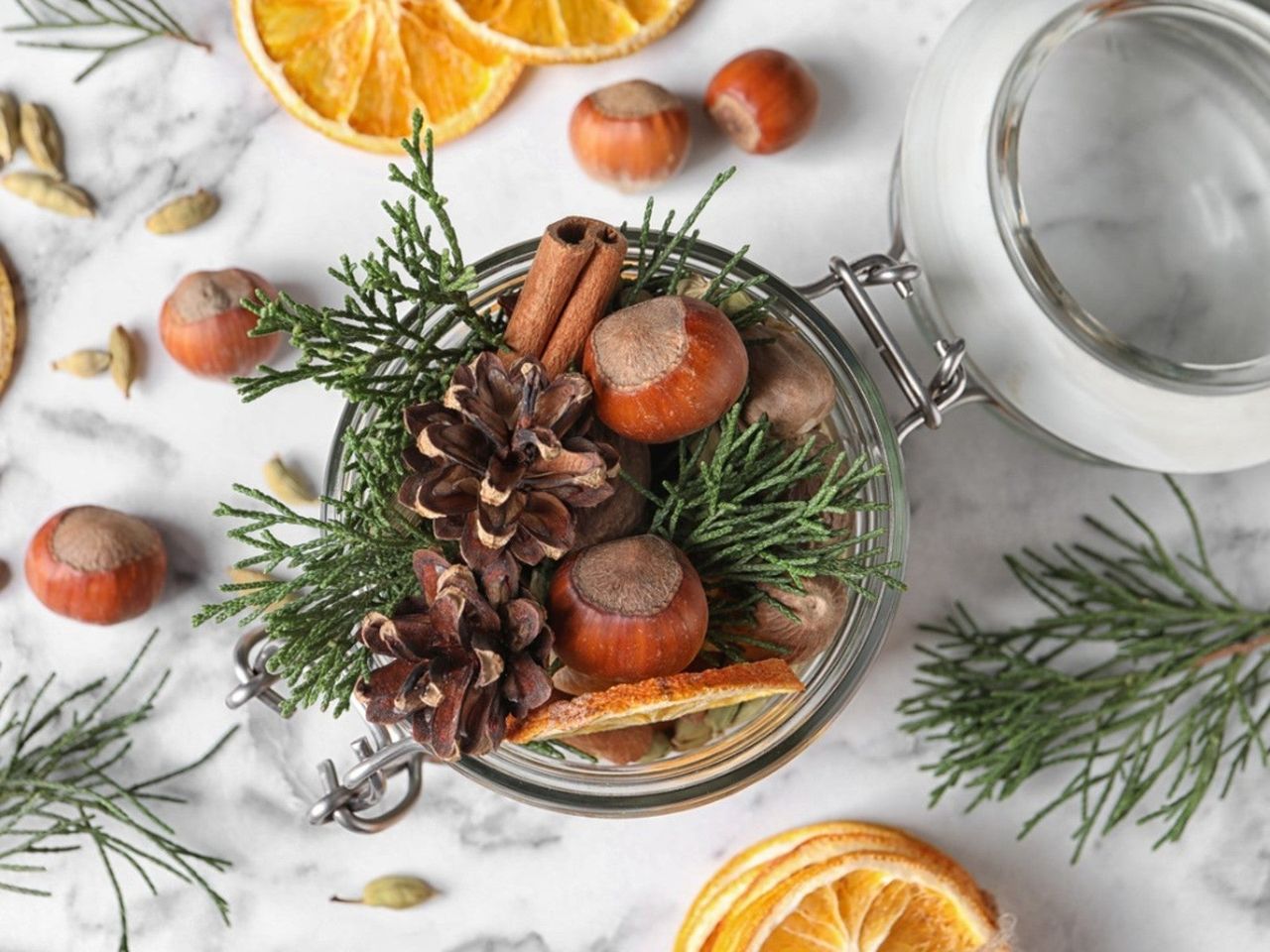 DIY Holiday Potpourri Of Dried Botanicals