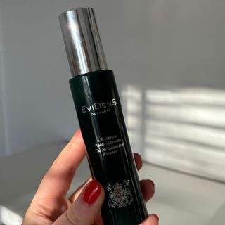 Laura holding EviDenS De Beauté The Rebalancing Essence