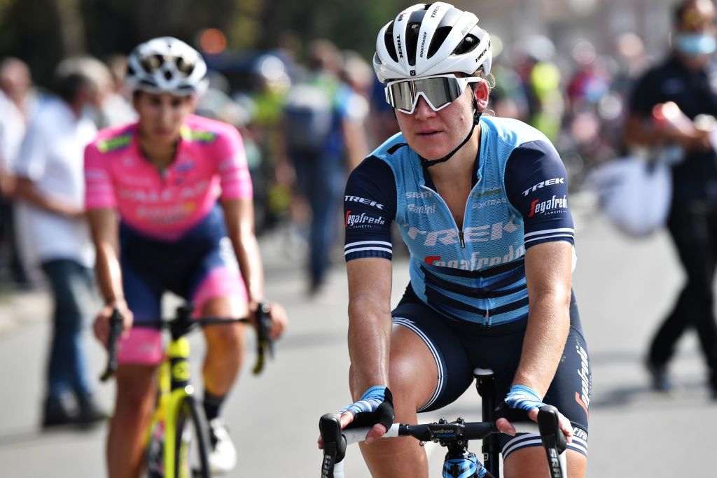 ISBERGUES FRANCE SEPTEMBER 19 Lauretta Hanson of Australia and Team Trek Segafredo crosses the finishing line during the 3rd Grand Prix dIsbergues Pas de Calais 2021 Womens Elite a 116km race from Isbergues to Isbergues GPIsbergues PasdeCalais on September 19 2021 in Isbergues France Photo by Mark Van HeckeGetty Images