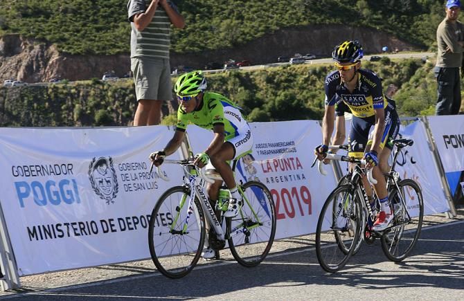 Jose Sarmiento and Alberto Contador in the second chase group of San Luis