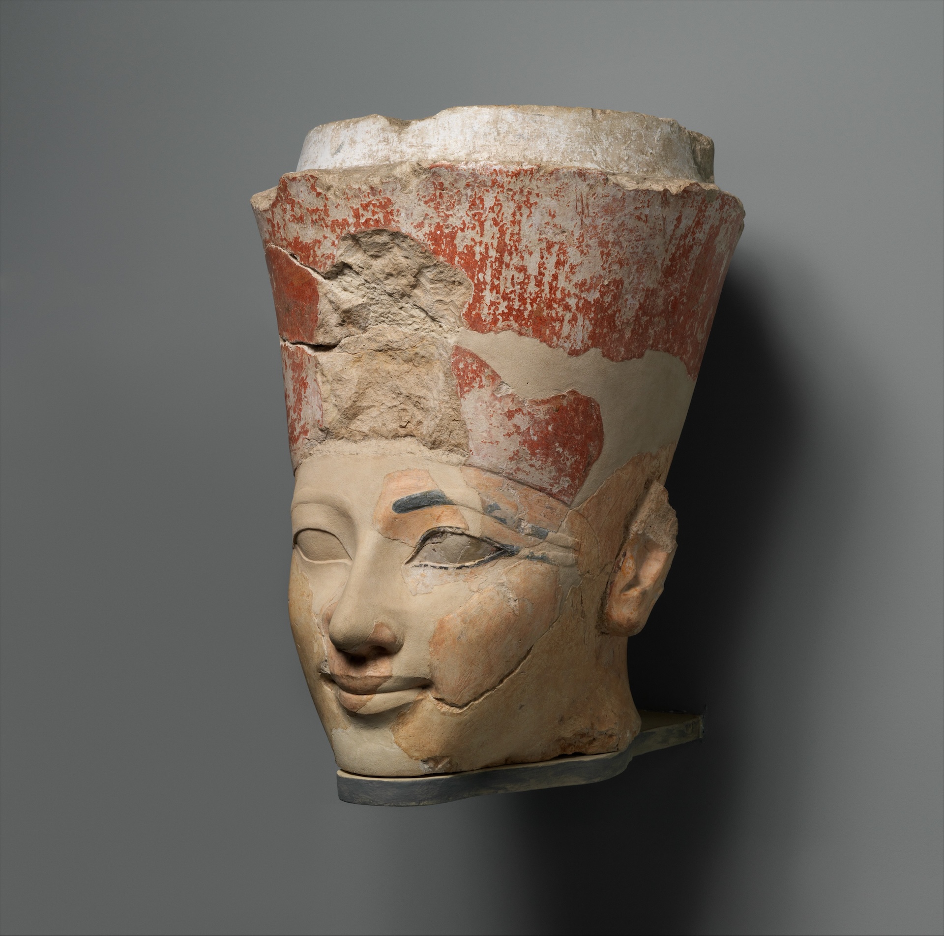 a statue of Hatshepsut's head