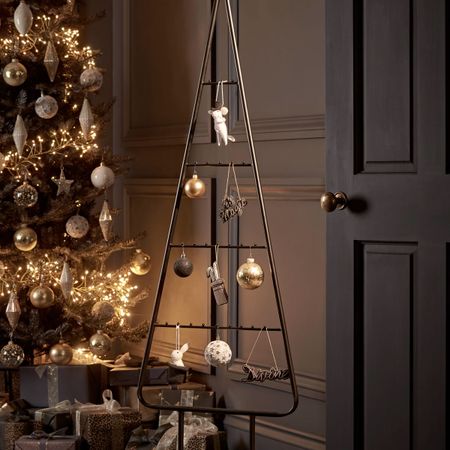 The New B&Q Christmas Tree That Is Totally Off The Wall – Quite ...