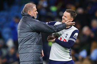 Ange Postecoglou, manager of Tottenham Hotspur, celebrates with James Maddison of Tottenham Hotspur during the Premier League match between Manchester City FC and Tottenham Hotspur FC at Etihad Stadium on November 23, 2024 in Manchester, England.