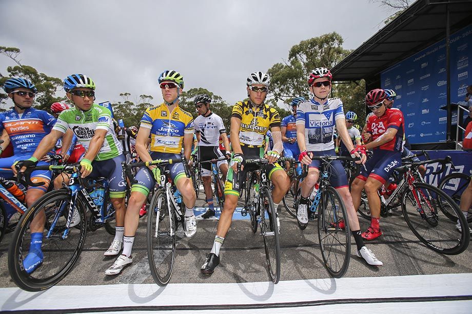 The jersey wearers line up for the last time this tour