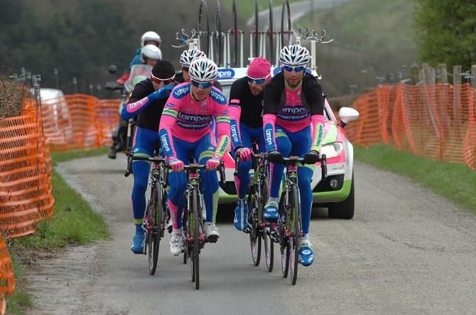 Lampre-Merida provides a neon bright spot on a grey day on La Redoute