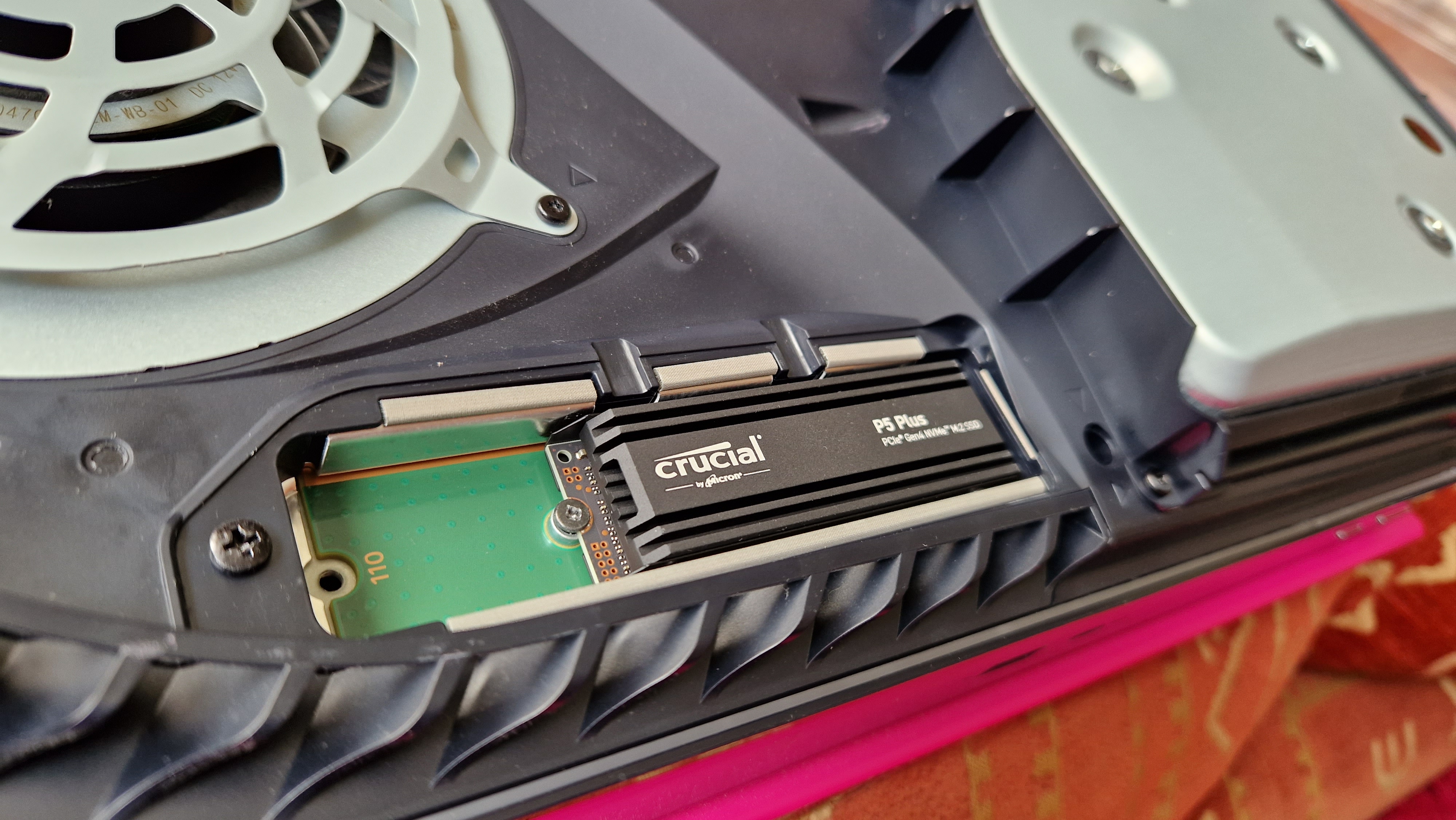 Crucial P5 Plus heatsink model in a PS5