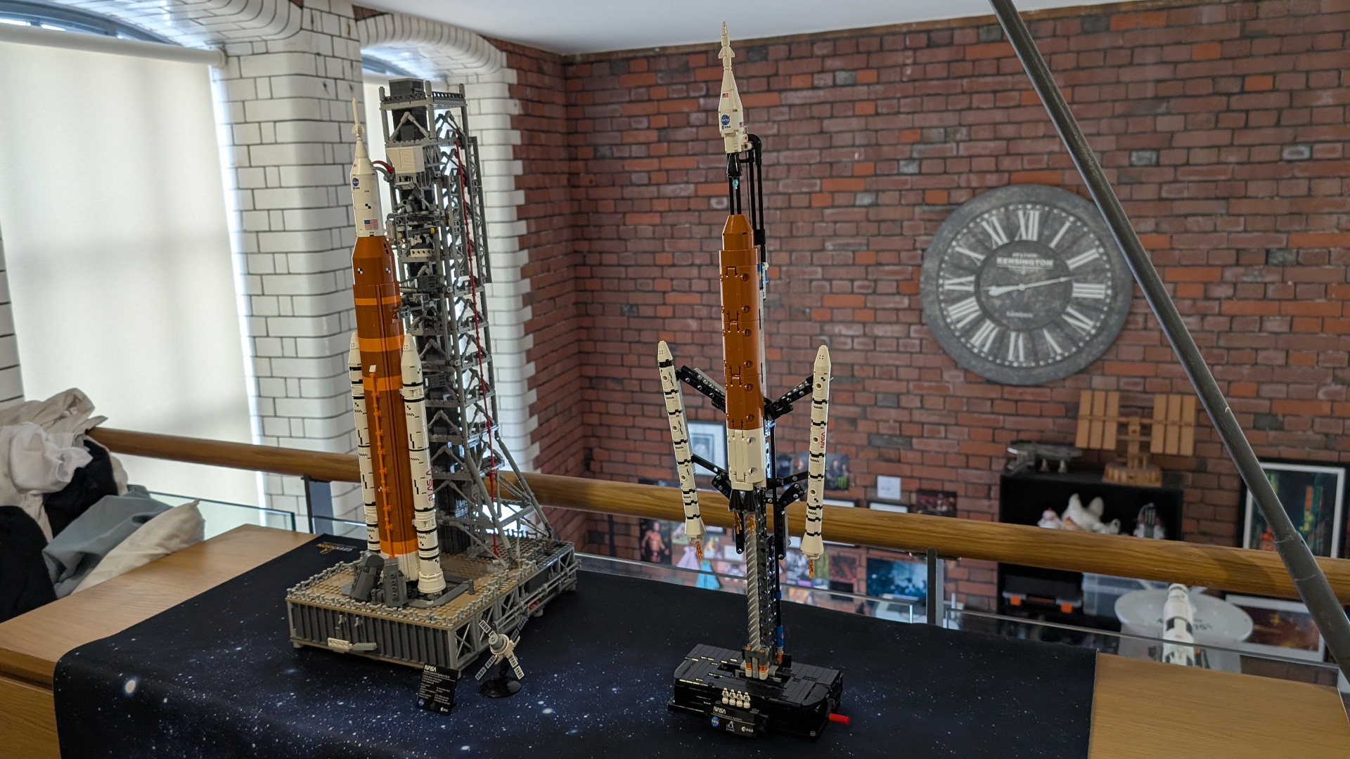 Image showing the two different Lego Artemis SLS sets