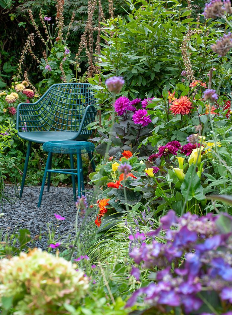 How to make a small garden look bigger Gardeningetc